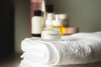 Waarom minder skincare je huid juist gezonder maakt